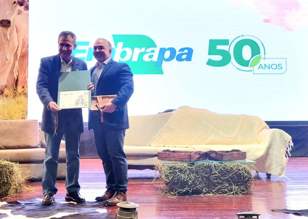 Embrapa recebe homenagem de sindicatos pelos 50 anos
