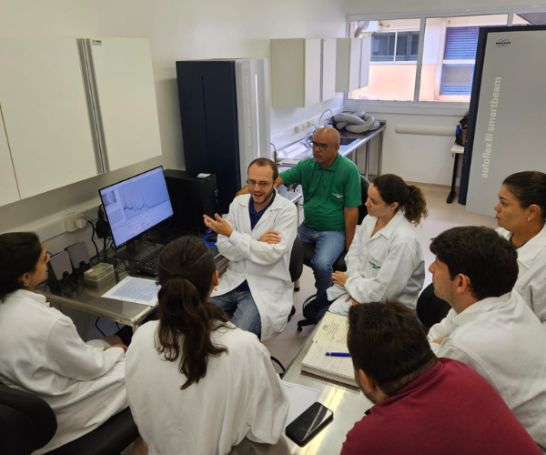 Novo equipamento incrementa estudos com microrganismos