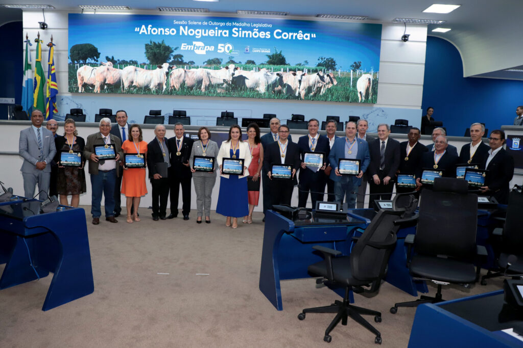 Vereadores de Campo Grande entregam Medalha Legislativa à Embrapa e parceiros